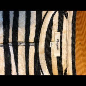 Madewell Black & White Striped Shirt.✨